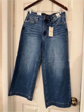 NWT Judy Blue Mid-Rise Wide Leg Cropped Jeans - Size 13/31